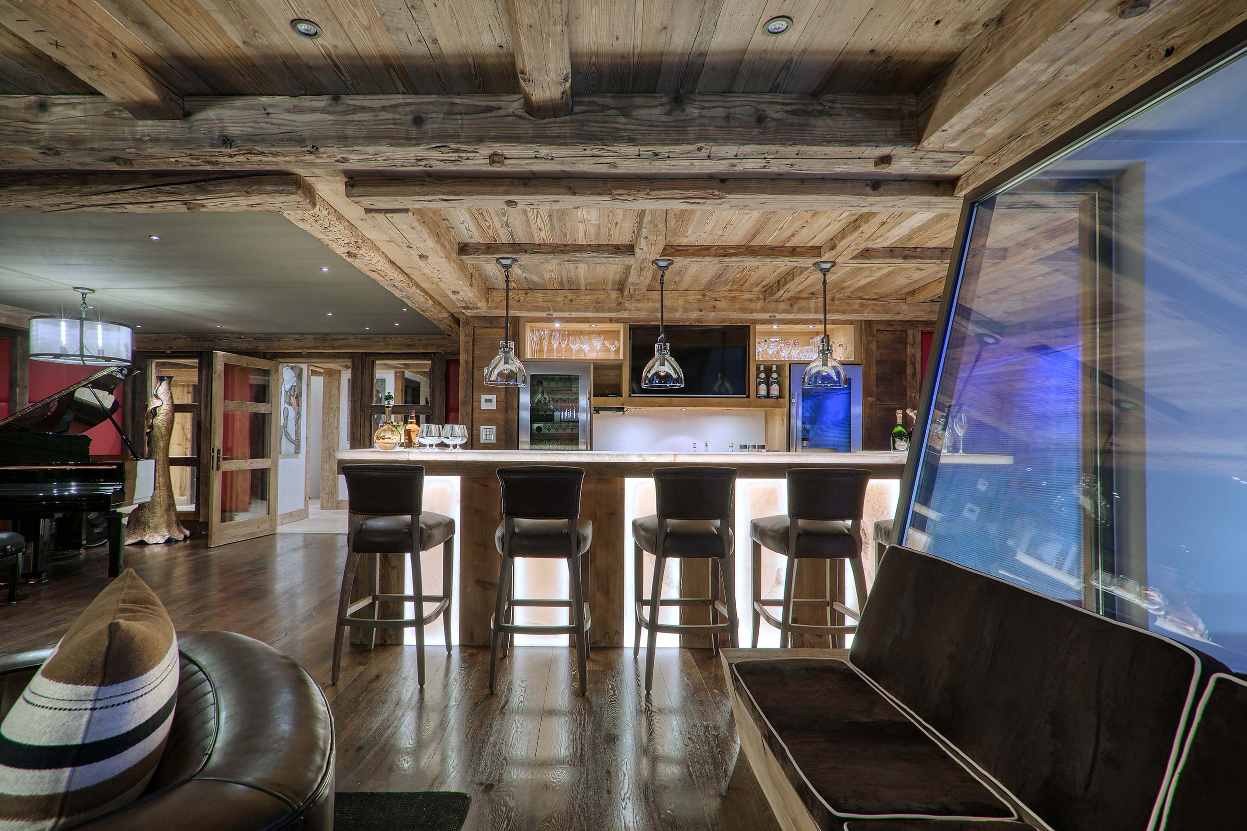 Black Pearl — 8 PREMIUM BEDROOMS 