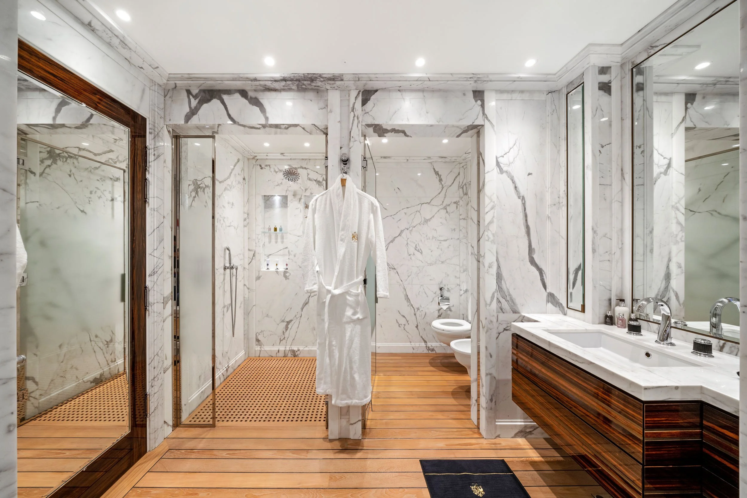 Selwyn House — view 10